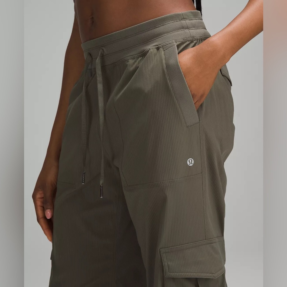Lululemon Dance Studio Relaxed-Fit Mid-Rise Cargo Pant - Picture 3 of 8
